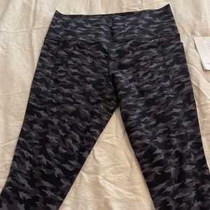 Athleta Salutation Stash Pocket II printed 7/8 Tight (NWT)